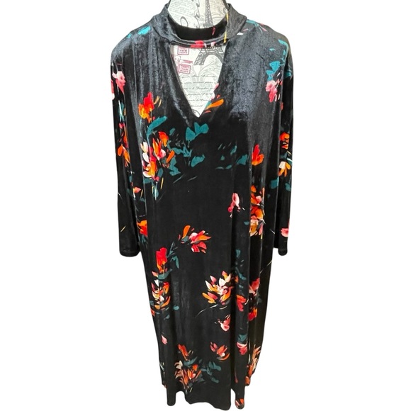 Boutique 9 Dresses & Skirts - Boutique 9 Floral Long Sleeve Velvety Dress
